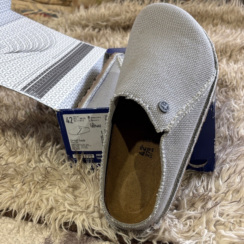 Men or Woman’s Birkenstocks size 42